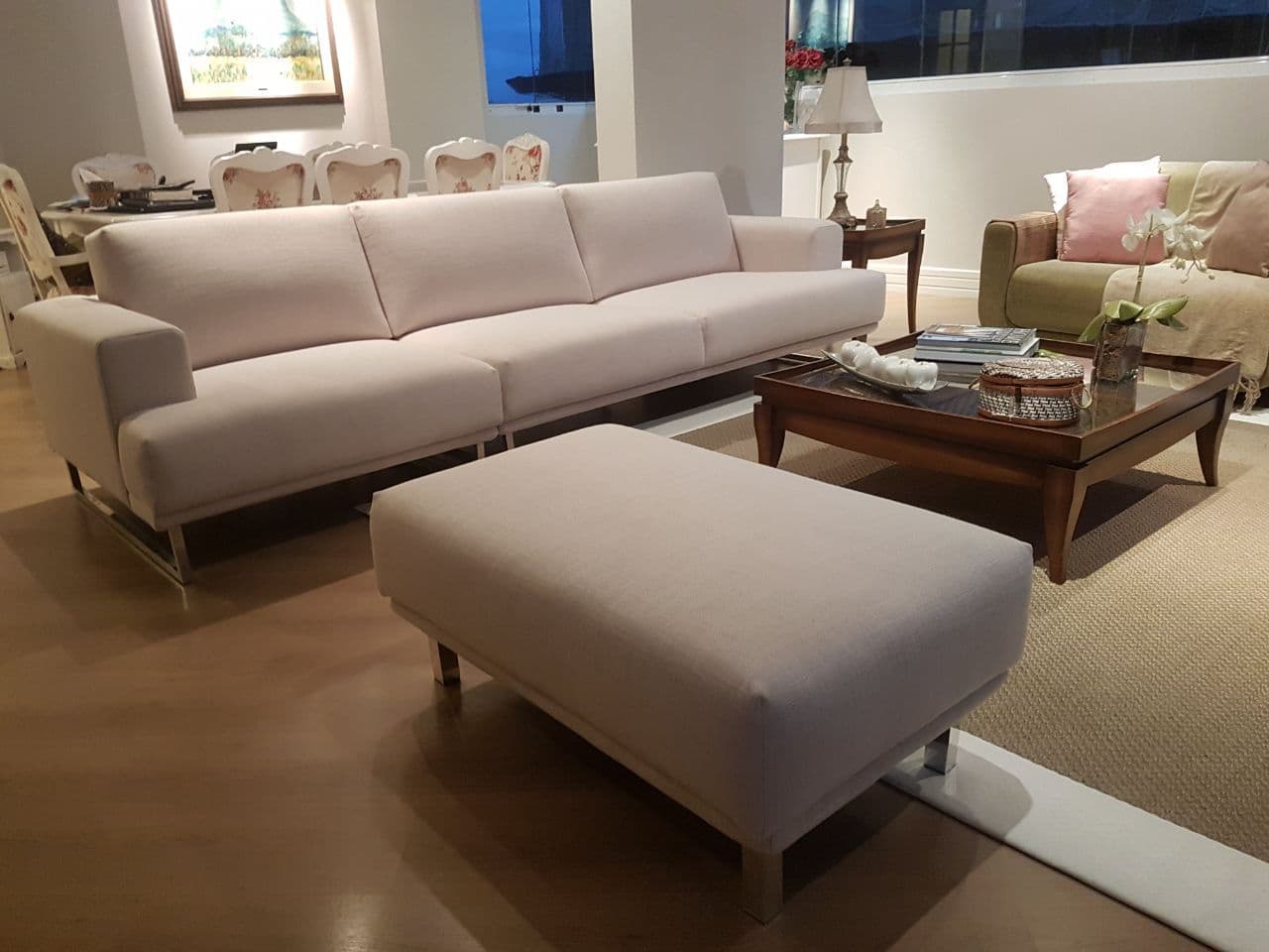 Sofá com chaise